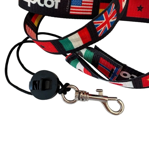 1997 Vintage EPCOT Lanyard/Neck Strap from Disney World Around The World Flags - Picture 3 of 6